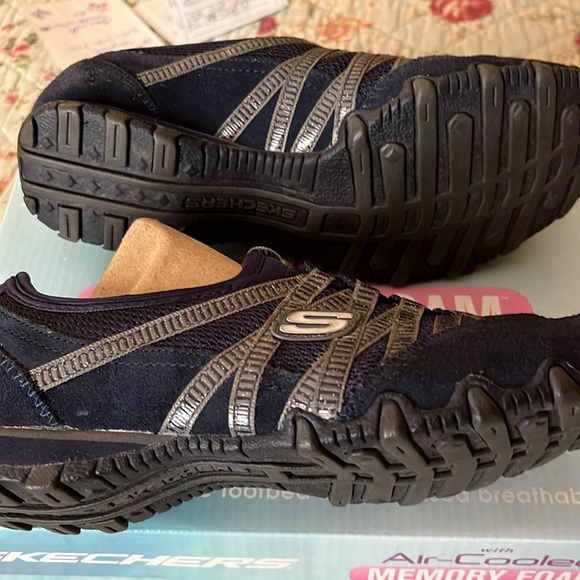 Skechers like new - Picture 3 of 6